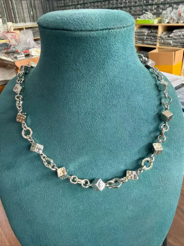 Omne originale Jewelry Design incipit cum Cadmiae Alloy fundens